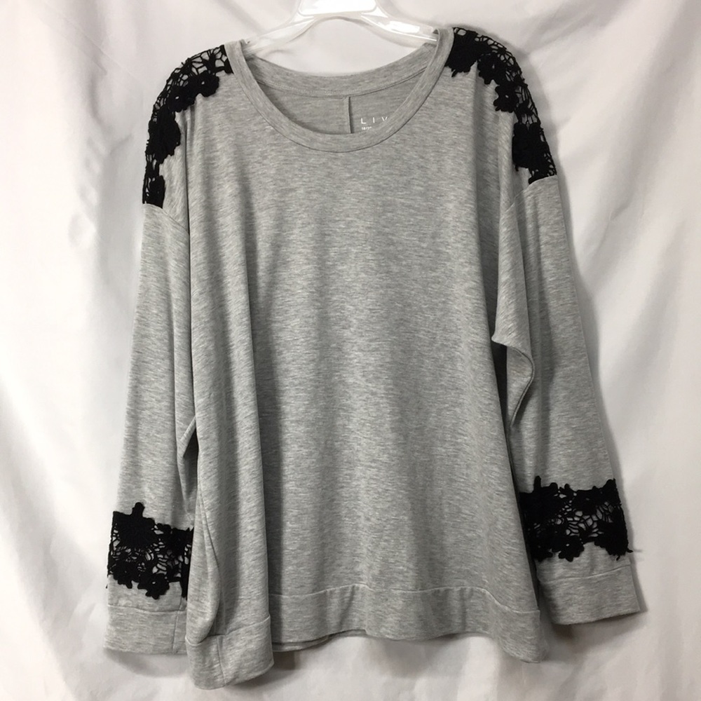 LIVI Women’s Gray and Black Lace Athletic Top Size 18/20 Like-NEW Condition
